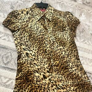 Bershka animal print shirt size S❤️❤️